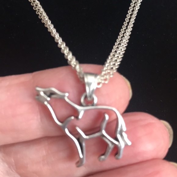 - Silver tone wolf necklace - Picture 7 of 7